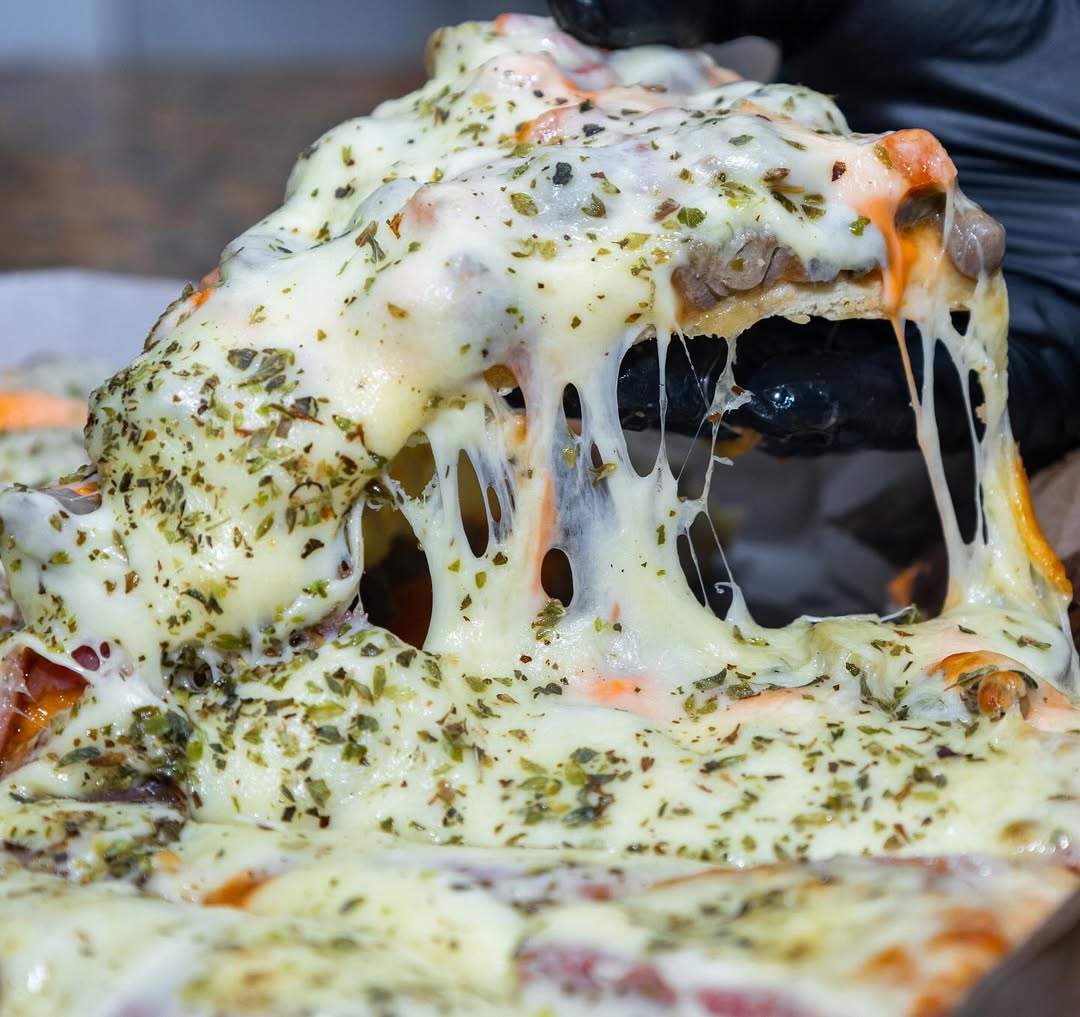 Tatys Pizzaria Photos 2